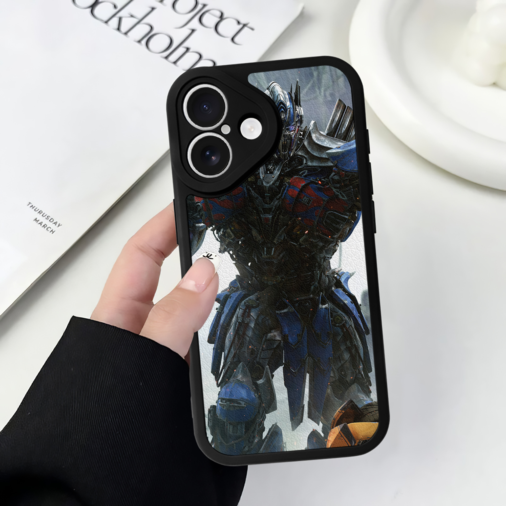 （画像用） Transformers トランスフォーマー 【iPhone 16シリーズ対応】シリコンスマホケース（レザー調） 材質：シリコン